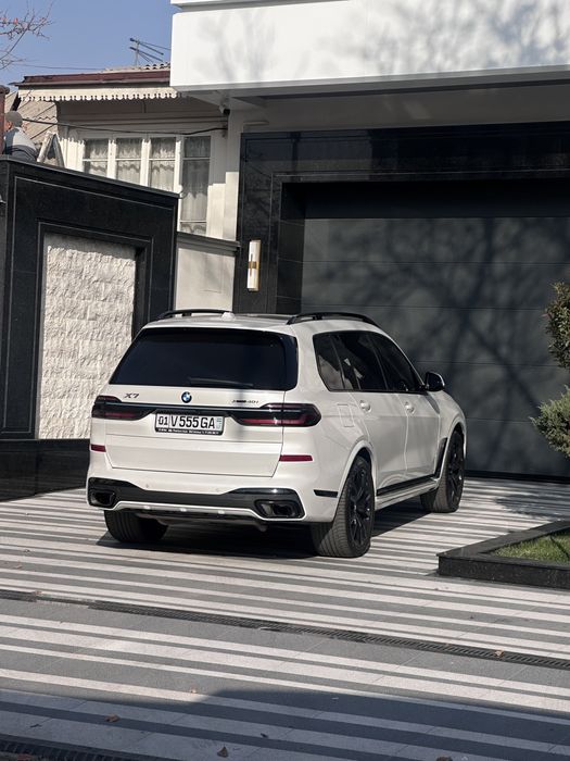 BMW X7 x40i 555