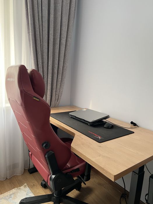 Компьютерный стол и кресло