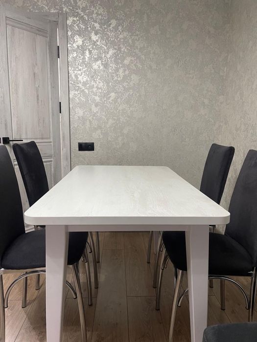 Стол со стульями