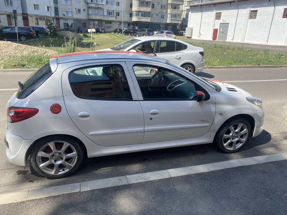 Peugeot 206+.