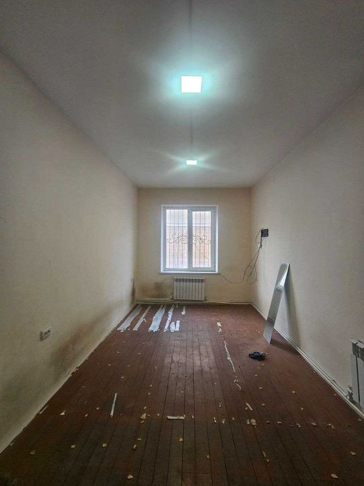 1 хоналик квартира 1-каватдан сотилади.Ор:Самаркандский РМЗ