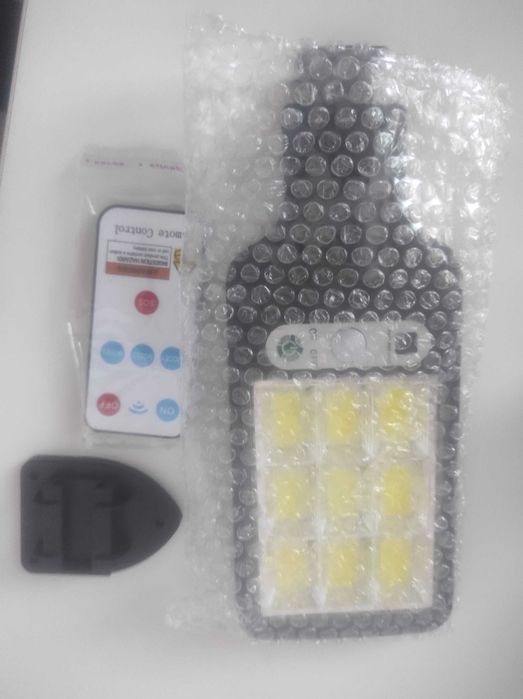 Градинска соларна лампа