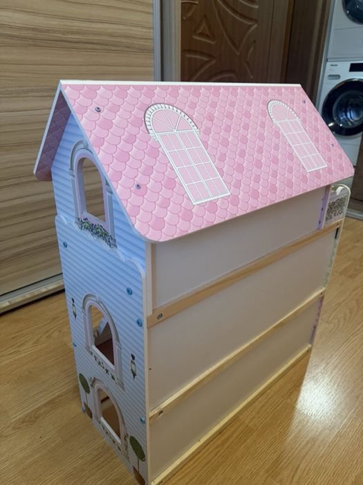 Дървена къща за кукли