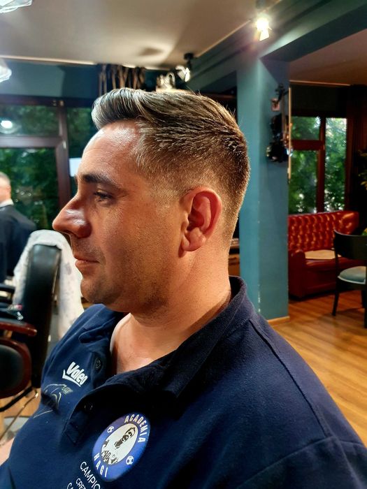 Tuns la domiciliul clintului