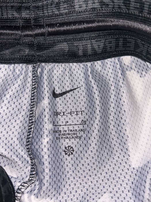 Pantaloni scurti nike de baschet sau sport