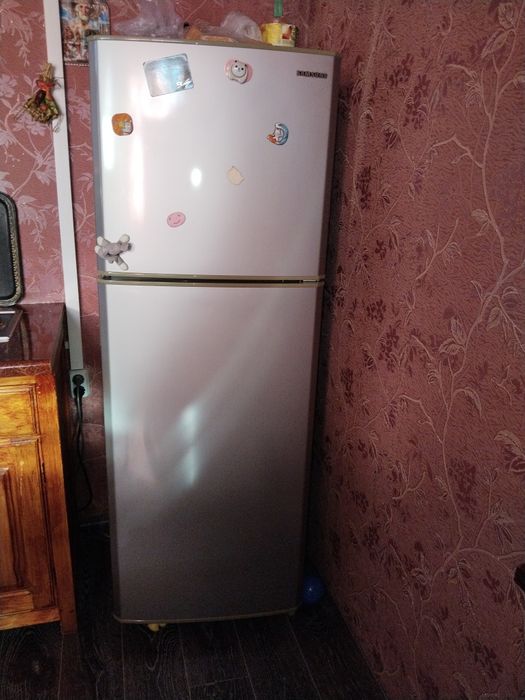 Продается б/у холодильник Самсунг,в ремонте не был ( и не собирается))