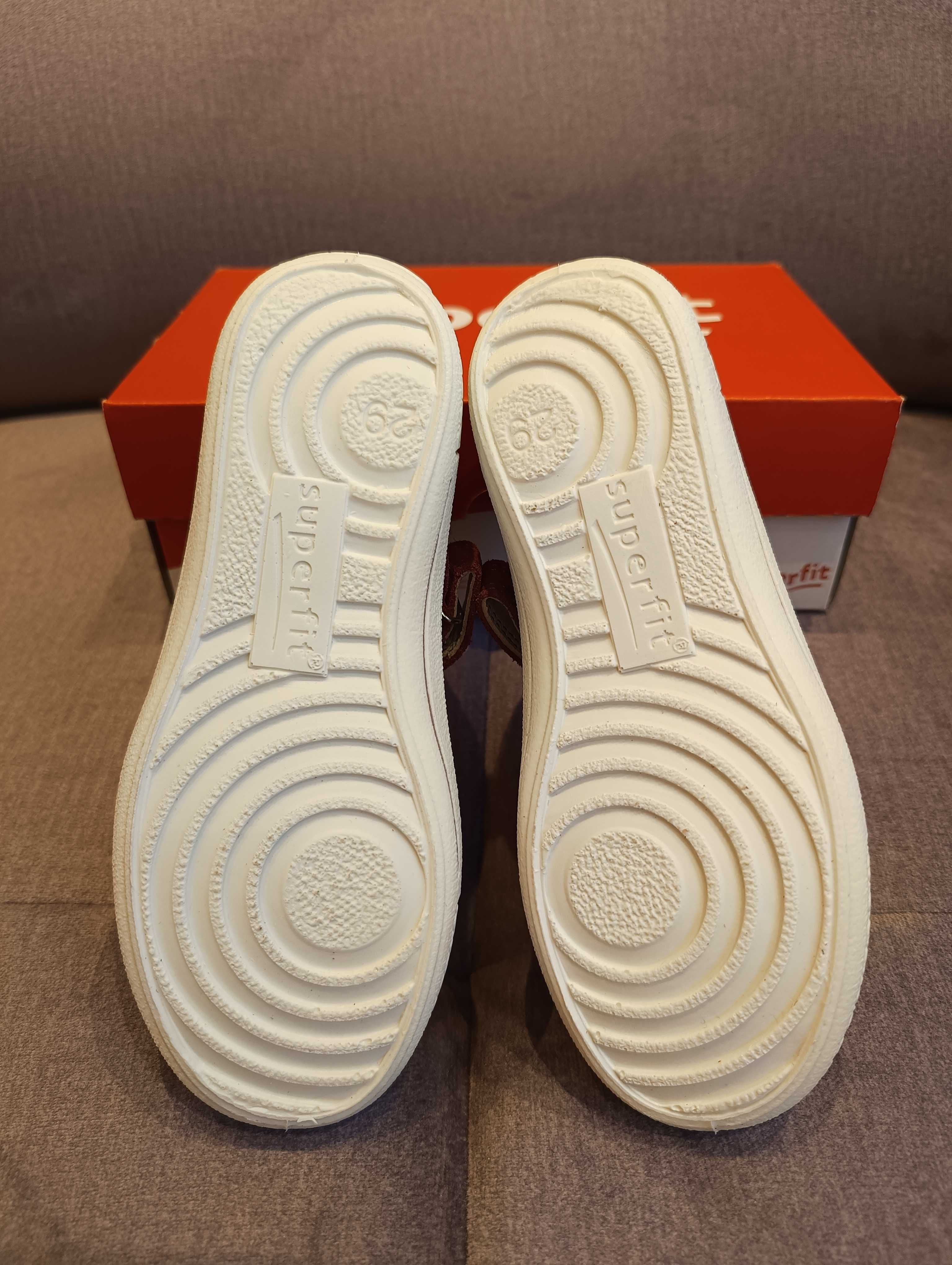 Нови кецове Clarks и обувки Superfit за момиченце