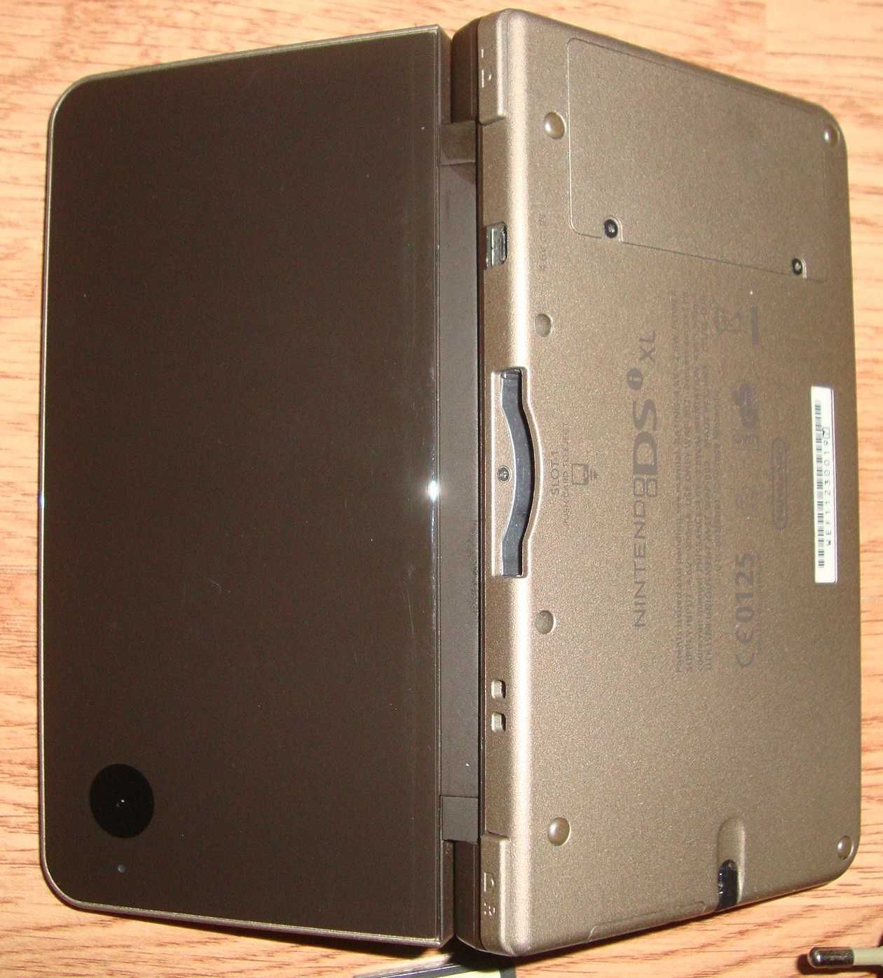 Nintendo DSi XL Modat cu peste 100 de jocuri NDS si GBA