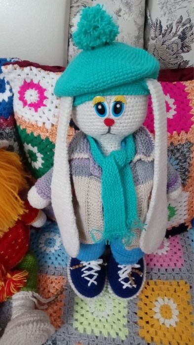 Продам вязанного зайчика