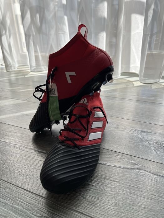 Ghete de fotbal Adidas, Nike, Under Armour