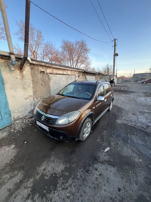 Рено Сандеро 2014 год