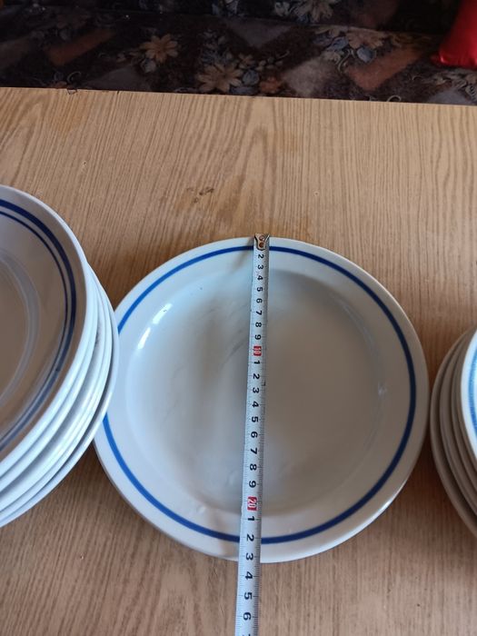 Чинии  със син кант