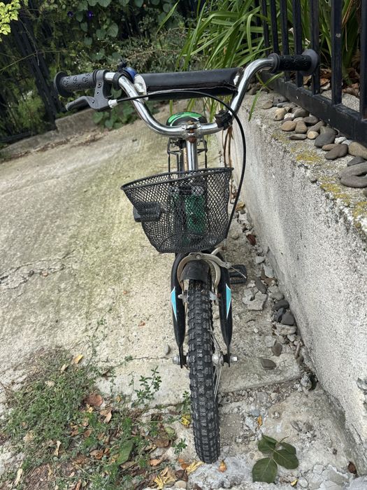 Vând bicicletă pentru copii de vârstă 4-5 ani