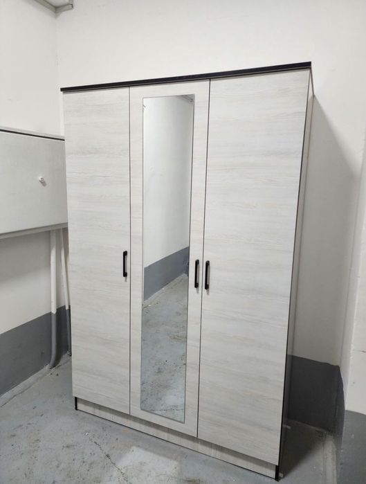 Shkaf  sifatli juda arzon Shkof