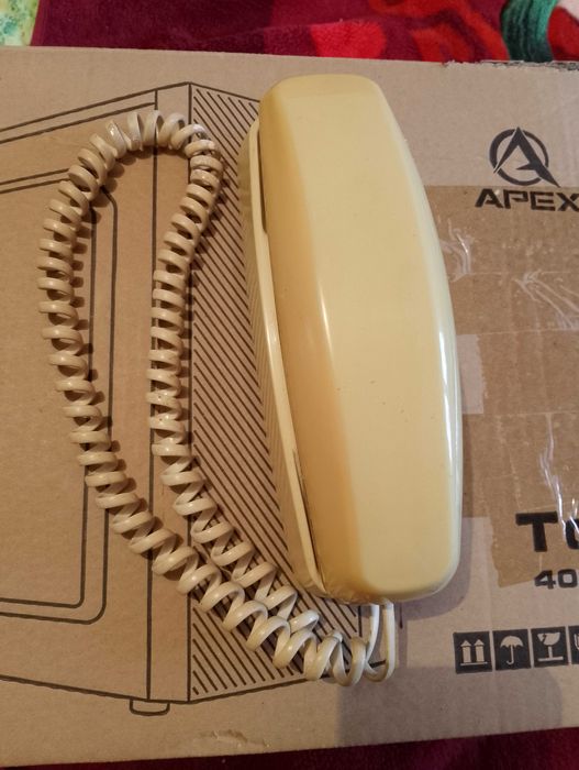 Продам домашний телефон.