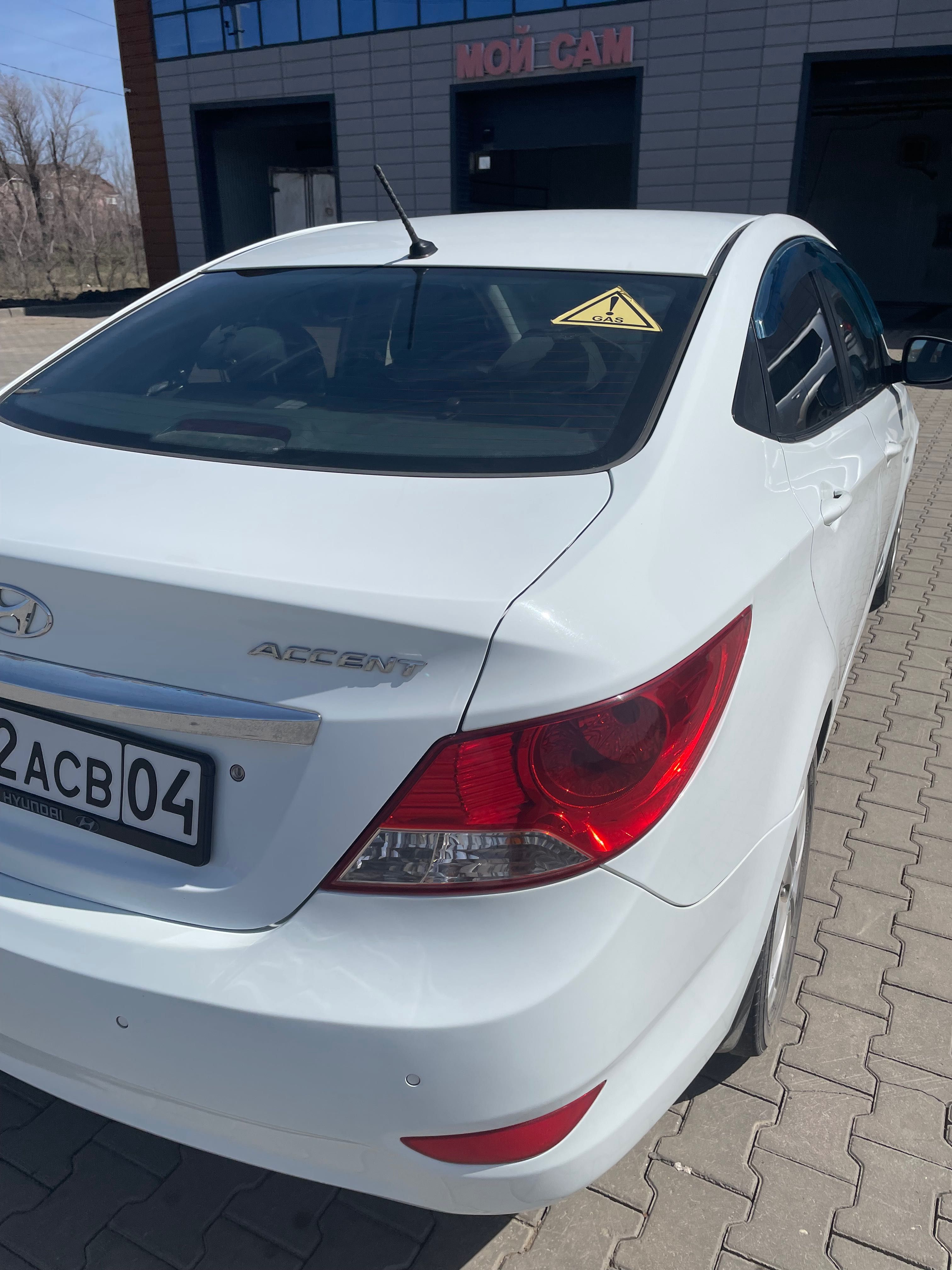 Hyundai accent 2012