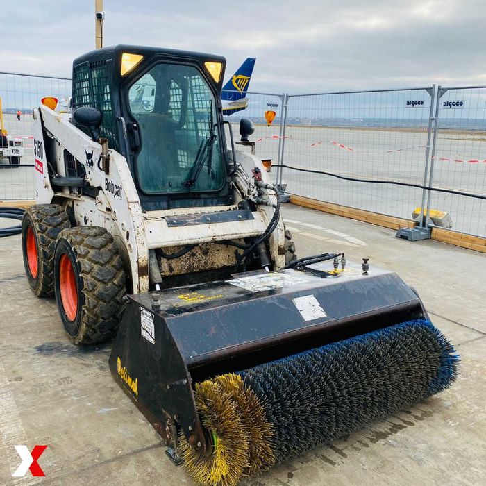 Inchiriez Bobcat cu perie, in judetul Sibiu.