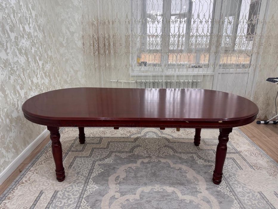 Продам обеденный стол