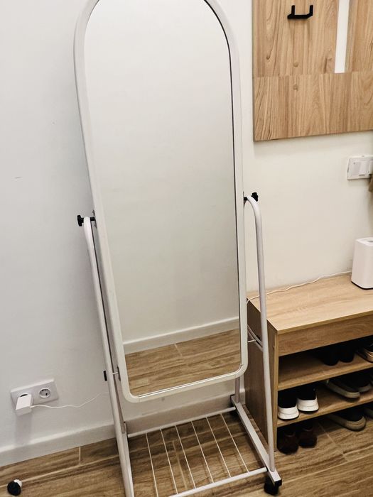 Зеркало на колесиках новое