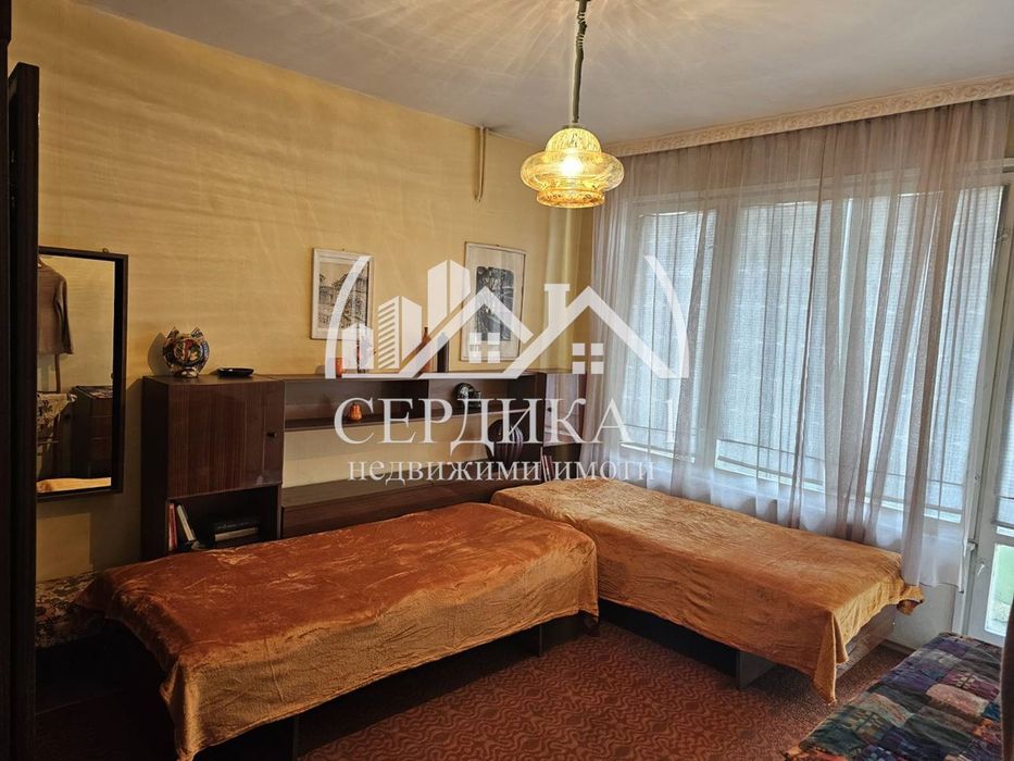 Дава се под наем Тристаен апартамент в Перник, Център - 66 кв.м за 357 € - Снимка #2