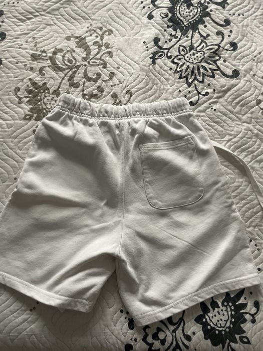 Vând pantaloni scurti essentials