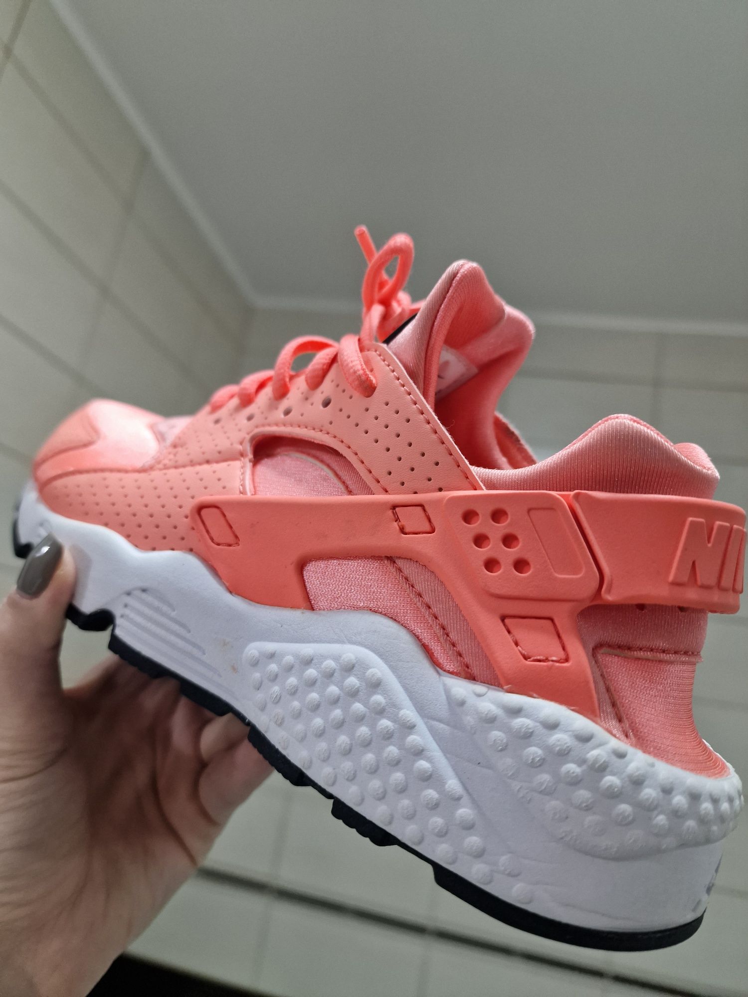 Vând Adidași Nike Huarache