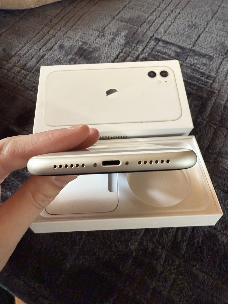 Iphone 11 white 64 gb