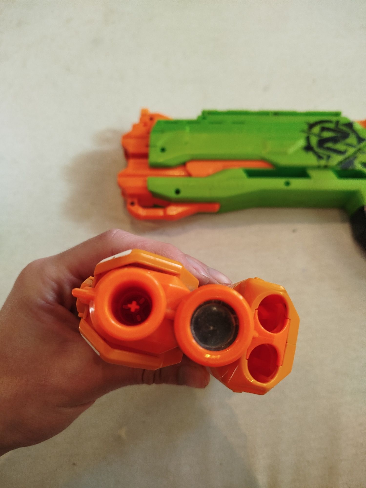 Pistoale Nerf ambele la 58 lei