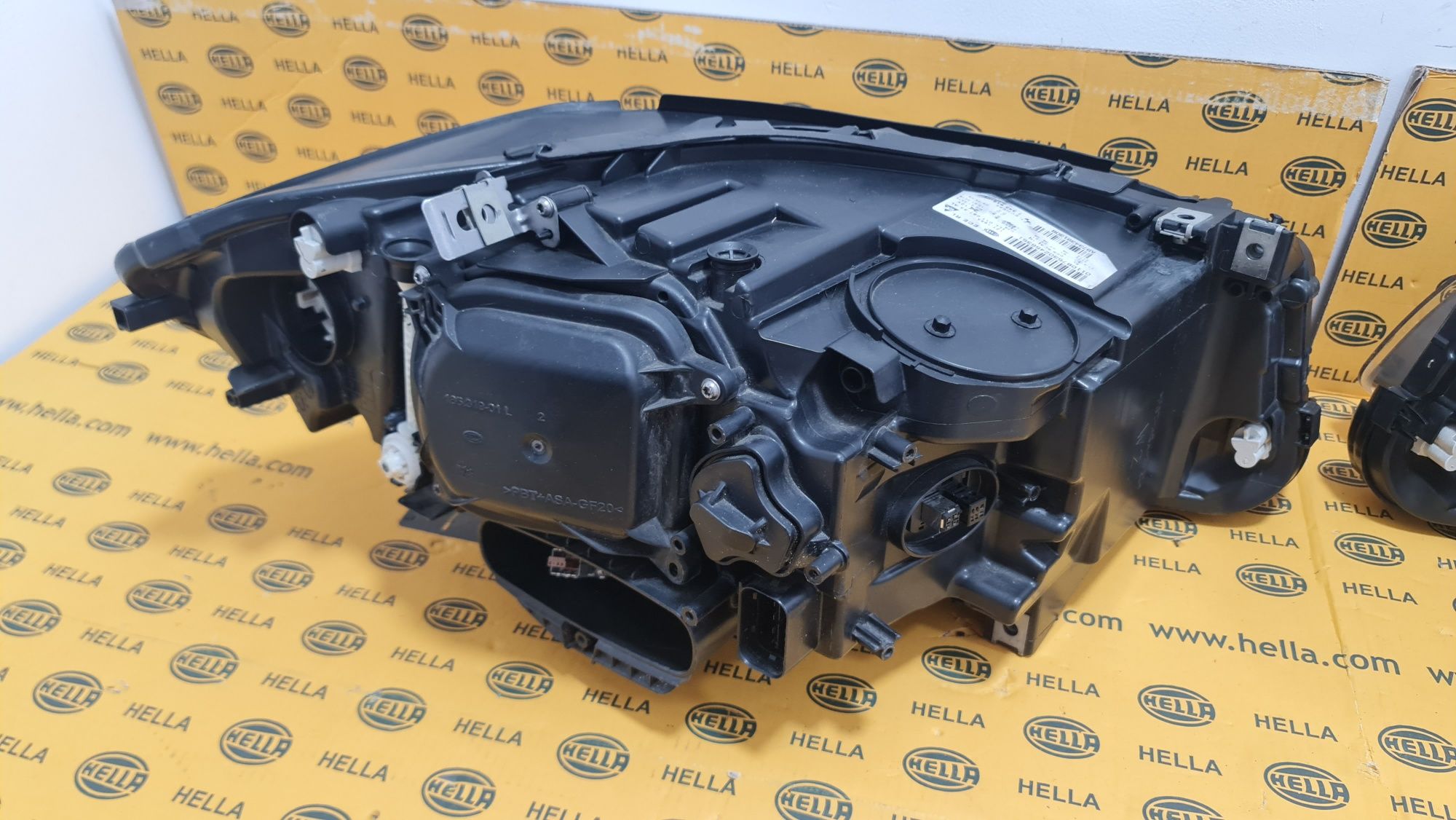Far faruri bi xenon BMW 5 f10 f11 facelift lci