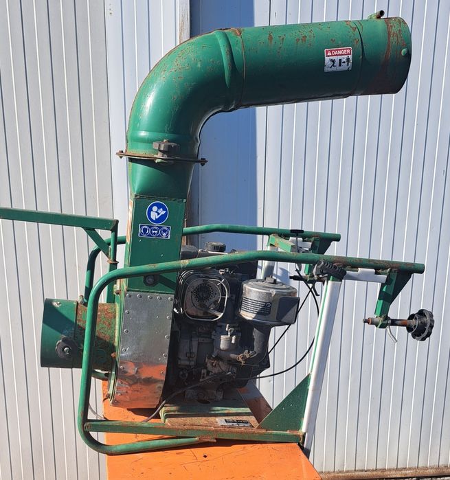 Aspirator industrial pt frunze atașat