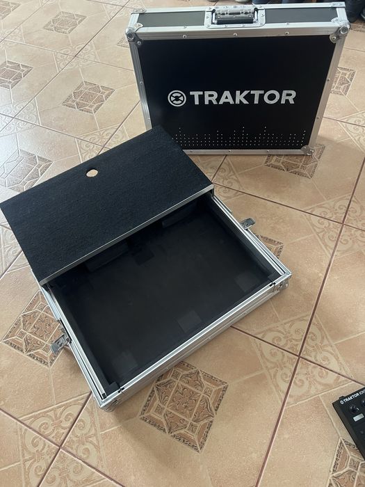 Traktor S5 / Flight case / Consola Dj / Pioneer