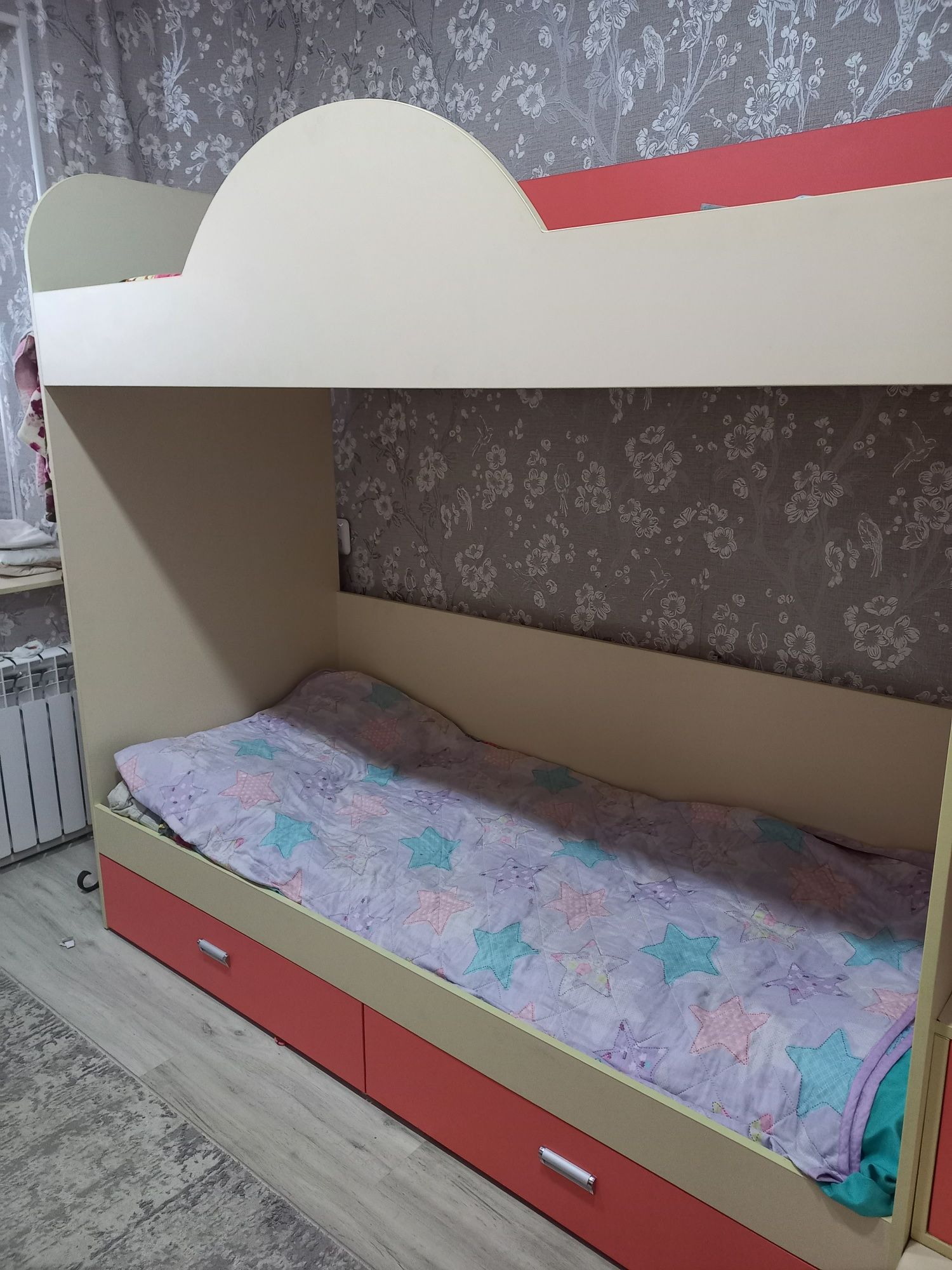 Продам детский двухэтажный кровать.