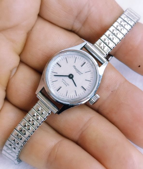 Ceas de damă Regency by Yema vintage mecanic, 17 Rubine, anii 1970.