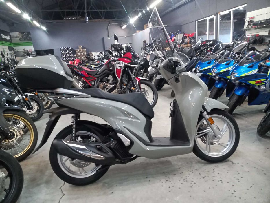 Honda SH 125i pret PROMO se conduce cu B125- stoc Honda Constanta