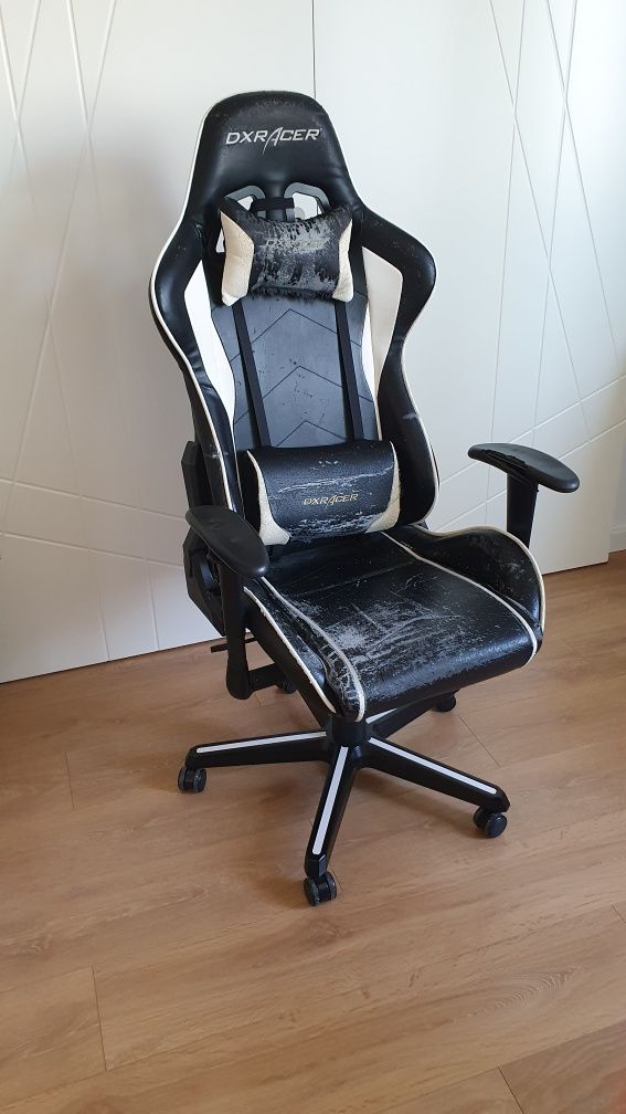 Геймърски стол DXRacer Formula