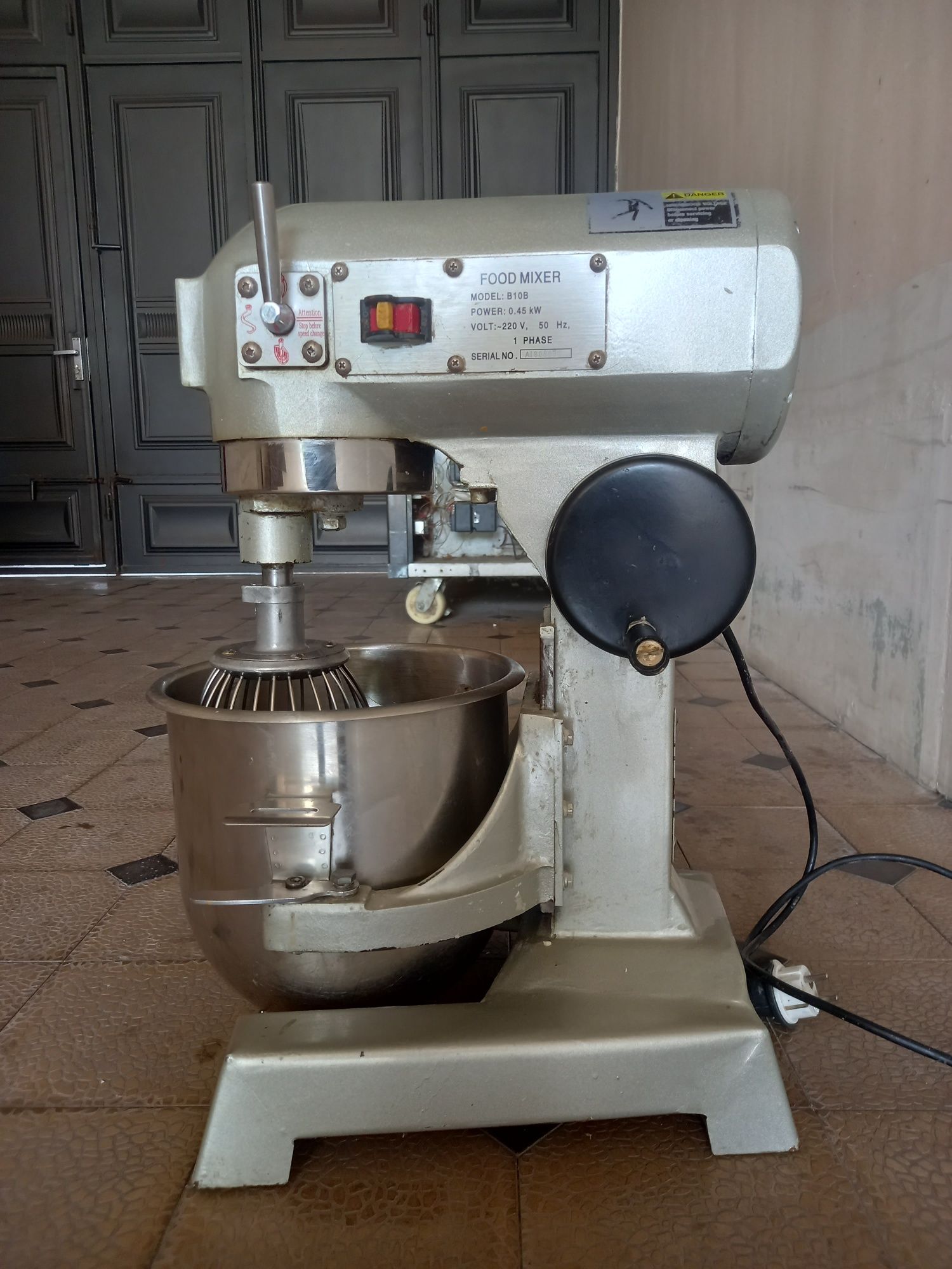 Mikser 10 litr xitoy 220w YANGI AVLOD
