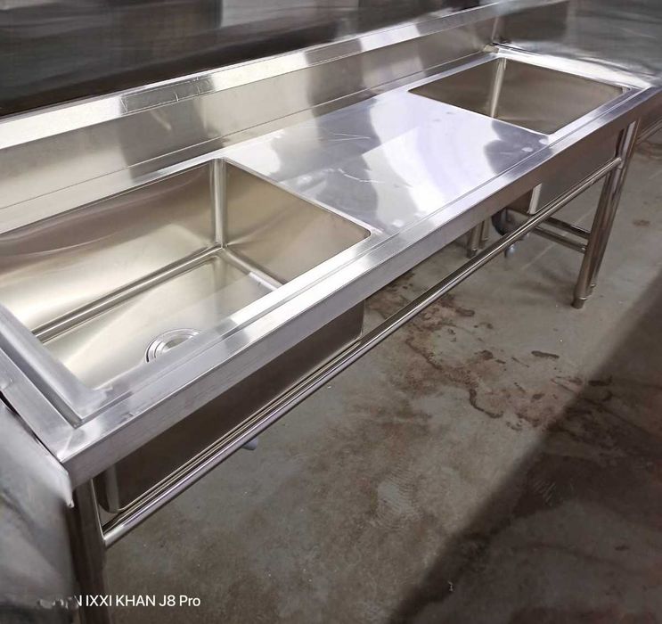 Ванна моечная 2-х секционная с рабочей поверхностью.