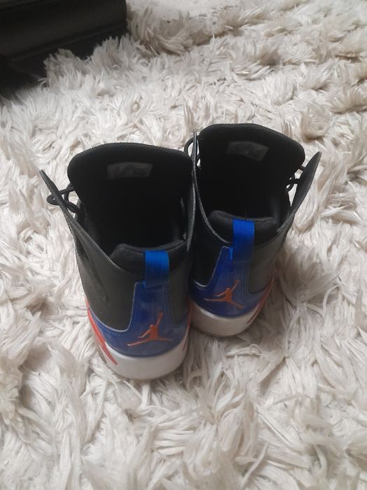 vând adidași jordan noi