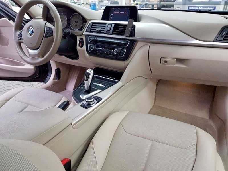 BMW Seria 3 din 2012 Aprilie