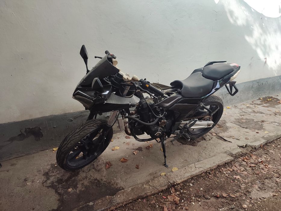 Мотоцикл Kavasaki. 250c. В среднем состоянии.