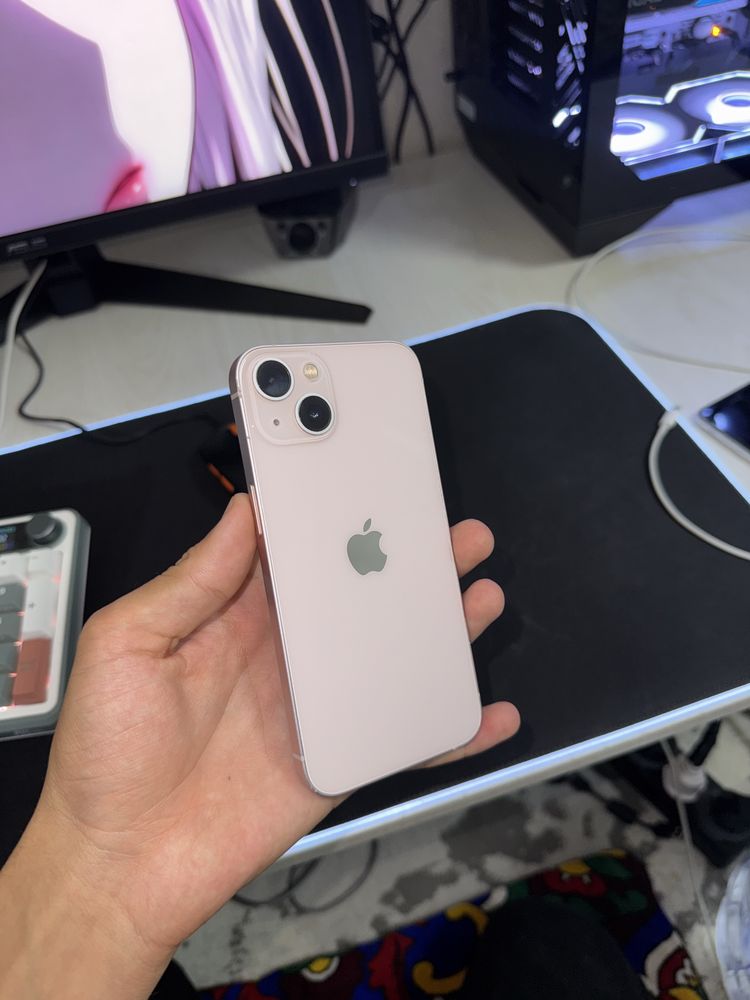 Iphone 13 pink.