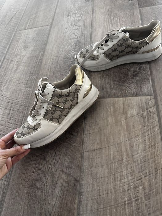 Брендовые кроссовки MK