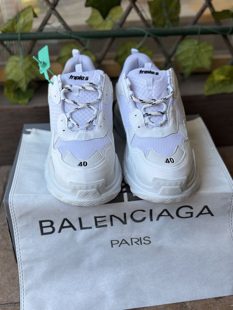 Adidasi Balenciaga Triple S White model nou