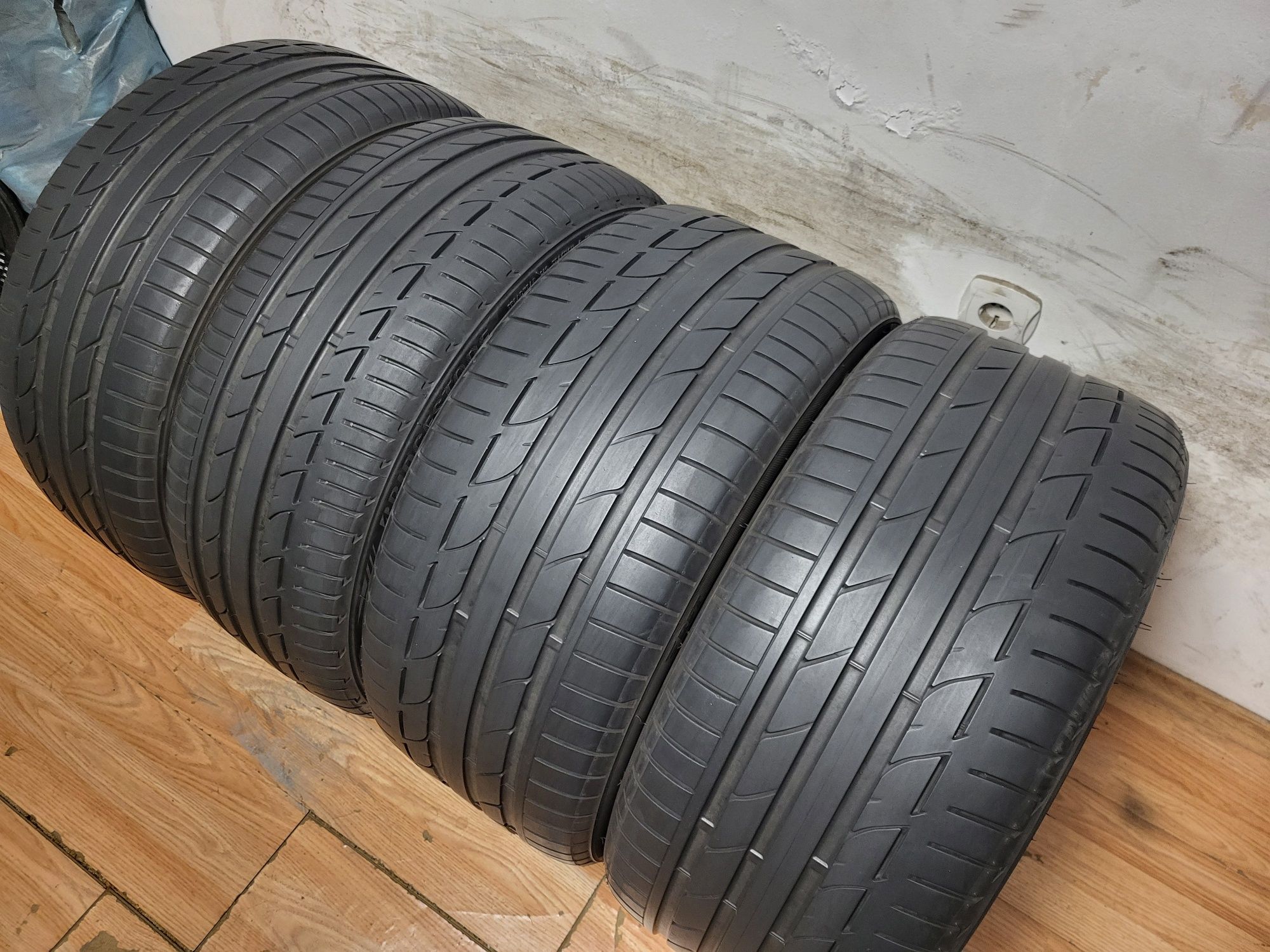 245/40/20 и 275/35/20 Bridgestone / пакет летни гуми