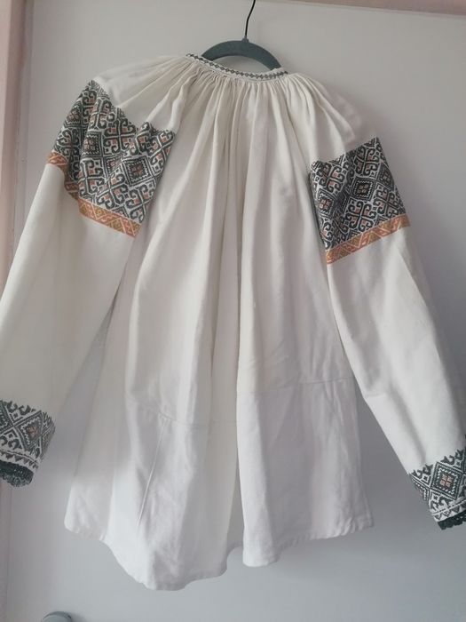 Vând ie din pânză groasă de casă - costum popular