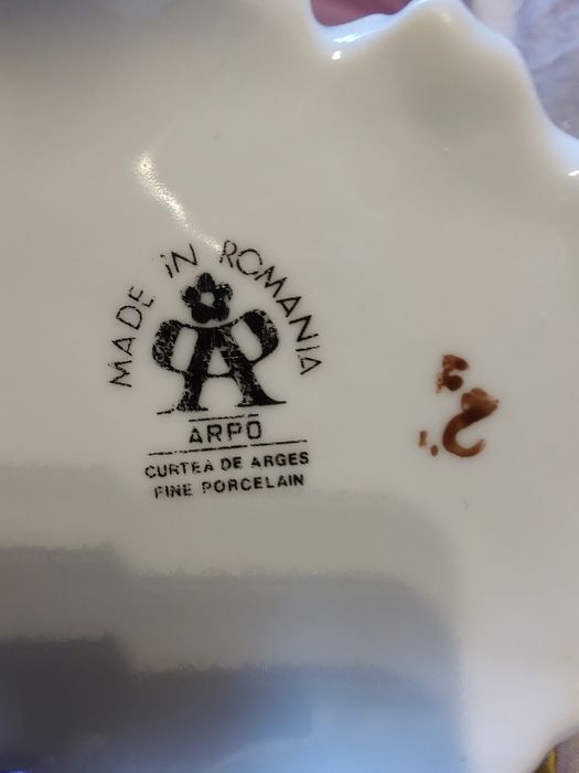 Sfeșnic din porțelan fin ARPO Curtea de Argeș ,decor cu îngeraș