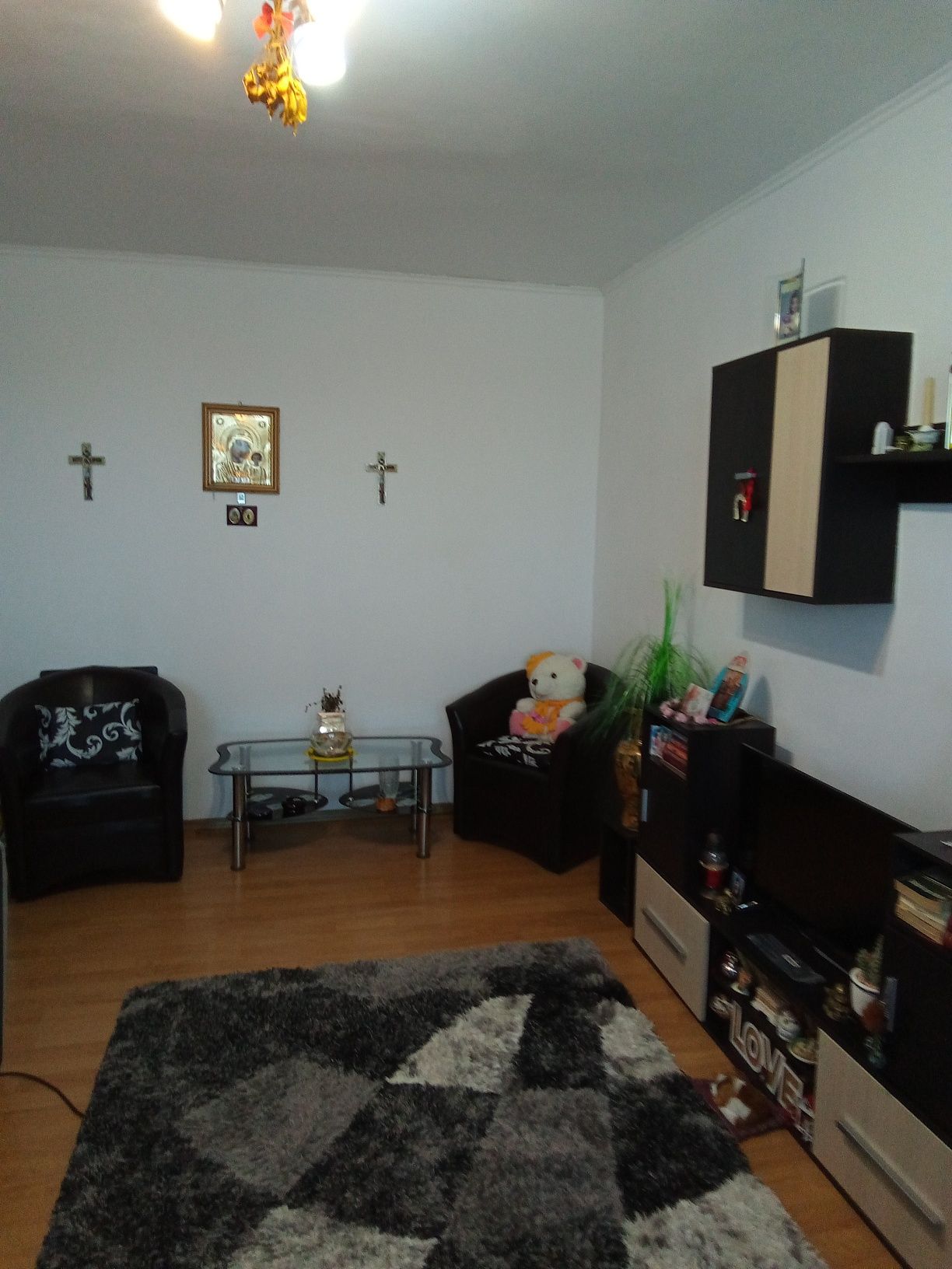 Vand apartament cu 3 camere