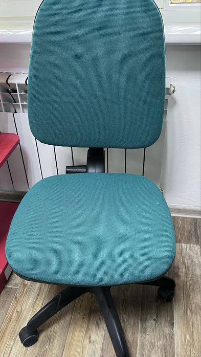 Кресло рабочее в хорошем состоянии