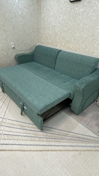 Продам диван трансформер со столом