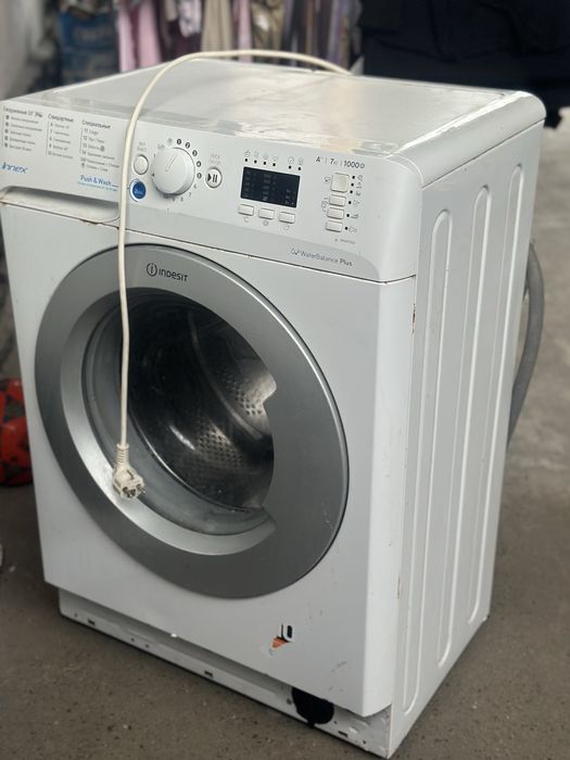 продам стиральную машину indesit